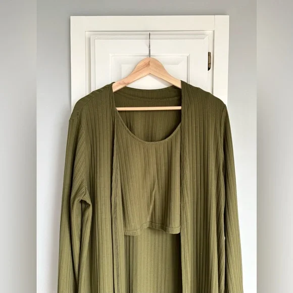 Womens Three-Piece Ribbed Lounge Set - Picture 4 of 16